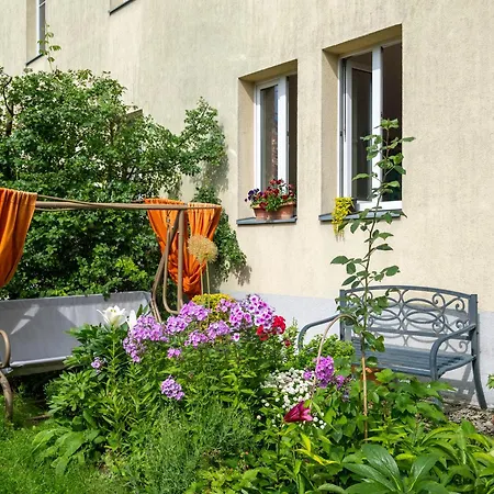Artsy 2 Bedroom Next To Old Town With Garden And Parking Apartment