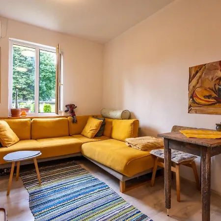 Apartment Artsy 2 Bedroom Next To Old Town With Garden And Parking *
