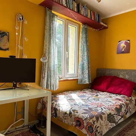 Artsy 2 Bedroom Next To Old Town With Garden And Parking *