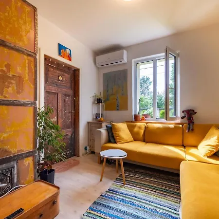 Artsy 2 Bedroom Next To Old Town With Garden And Parking