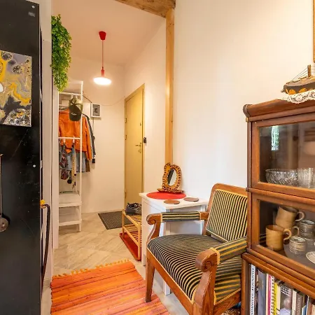 Artsy 2 Bedroom Next To Old Town With Garden And Parking Apartment