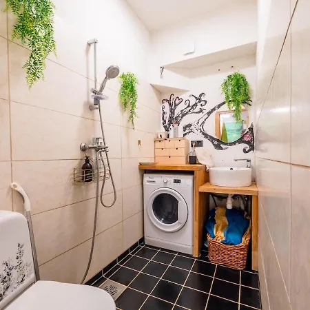 Artsy 2 Bedroom Next To Old Town With Garden And Parking Apartment *